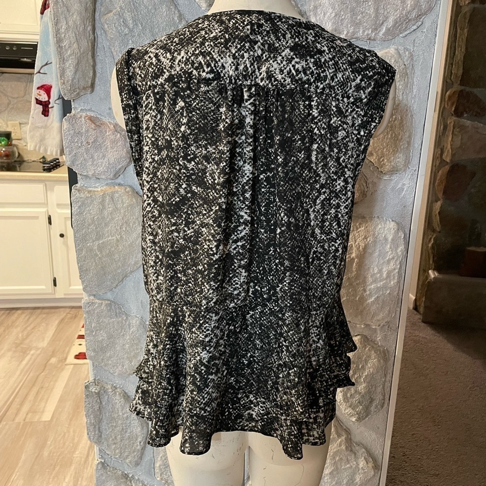 Mossimo Supply Co. Black And White Snake Skin Pattern Sleeveless Blouse-Size MED - Picture 3 of 8